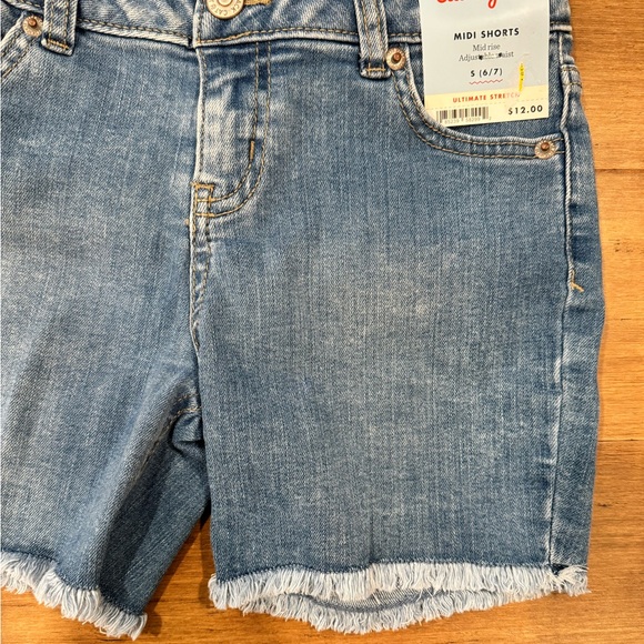 NWT Girls Small Frayed Hem Denim Shorts - Picture 3 of 3